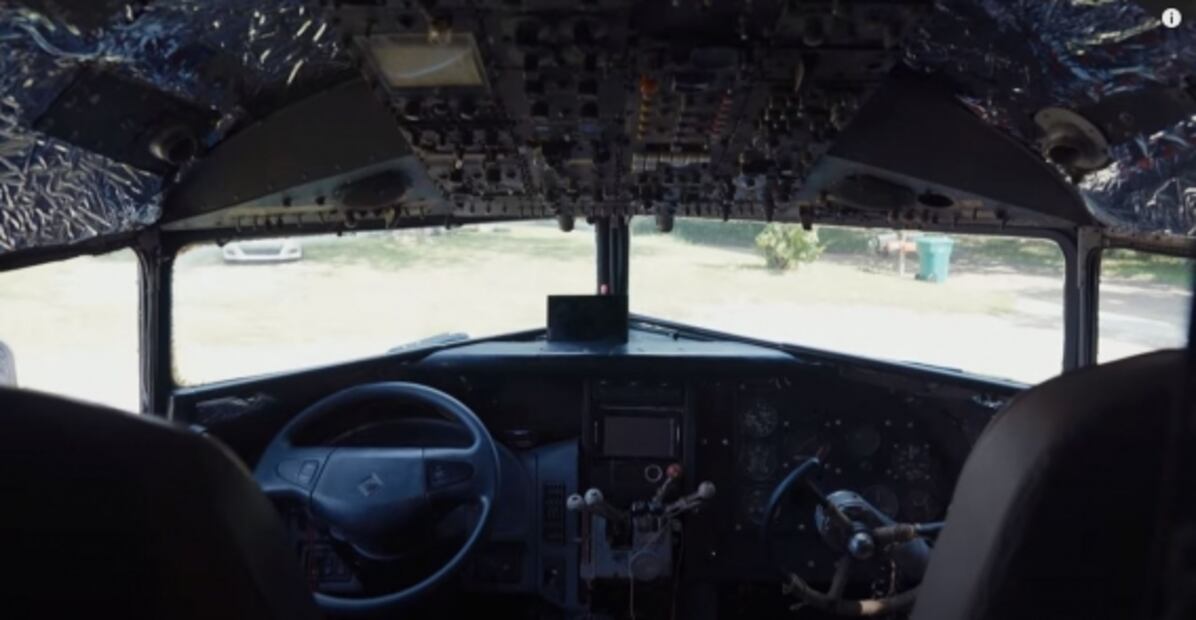 Conoce a Flamingo, el vehículo hecho con las partes de un avión abandonado