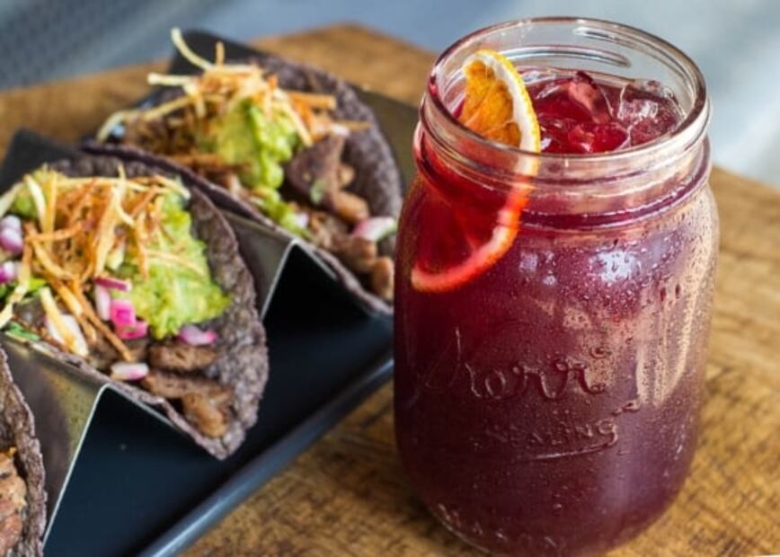 Desde tacos de birria y cervezas. Esto debes de comer si visitas Tijuana