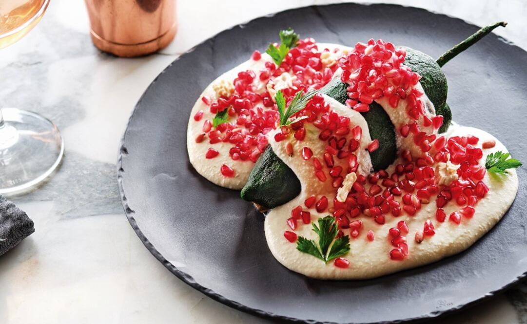 Chiles en Nogada are the staple of the season - Photo: Luis Sandoval/Mucho Flavor Studio