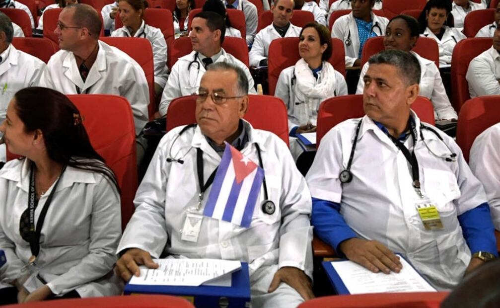 Médicos cubanos son enviados a trabajar al extranjero. Foto: Archivo / Agencias