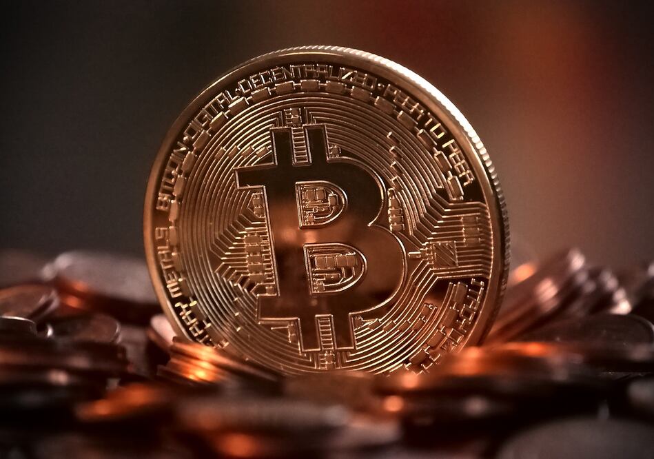 La criptomoneda original, cuyo valor se ha más que duplicado este año, cotizaba a alrededor de 106.450 dólares a las 11:50 horas del lunes en Nueva York. Fuente: Pixabay