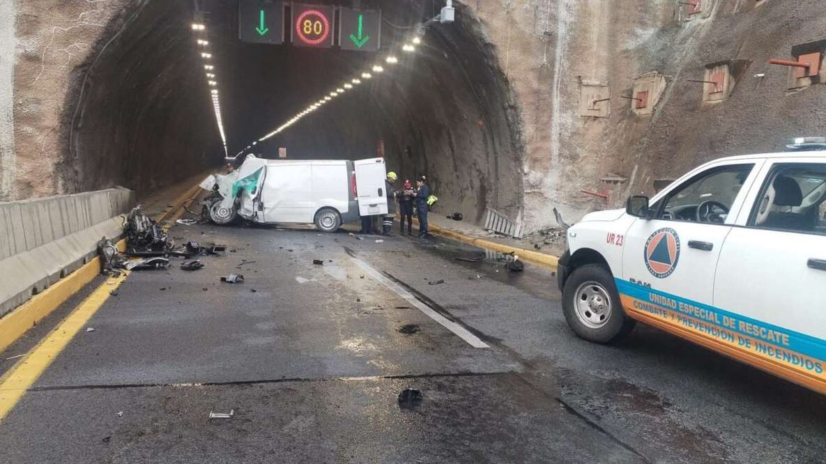 Cuerpos de emergencia laboran en el área del accidente acontecido en la Avenida de las Torres y Supervía. Foto: Juan Carlos Williams / El Universal