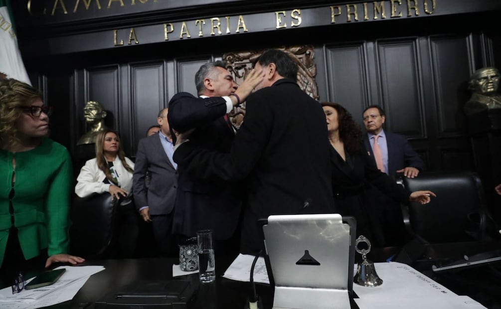 Alejandro Moreno Cárdenas y Gerardo Fernández Noroña protagonizan enfrentamiento en el Senado (27/08/2025). Foto: Especial