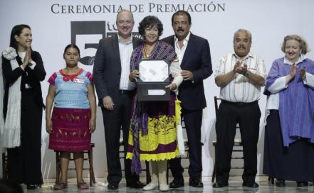 Premian a los Grandes Maestros de la artesanía de México