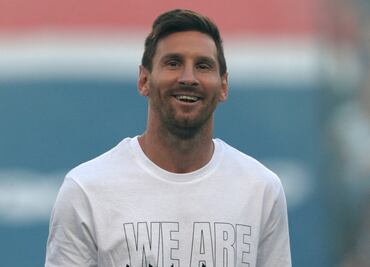 La afición del PSG se rindió ante Messi en el Parque de los Príncipes