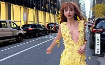 Natalia Téllez deslumbra con vestido amarillo de flores en Nueva York