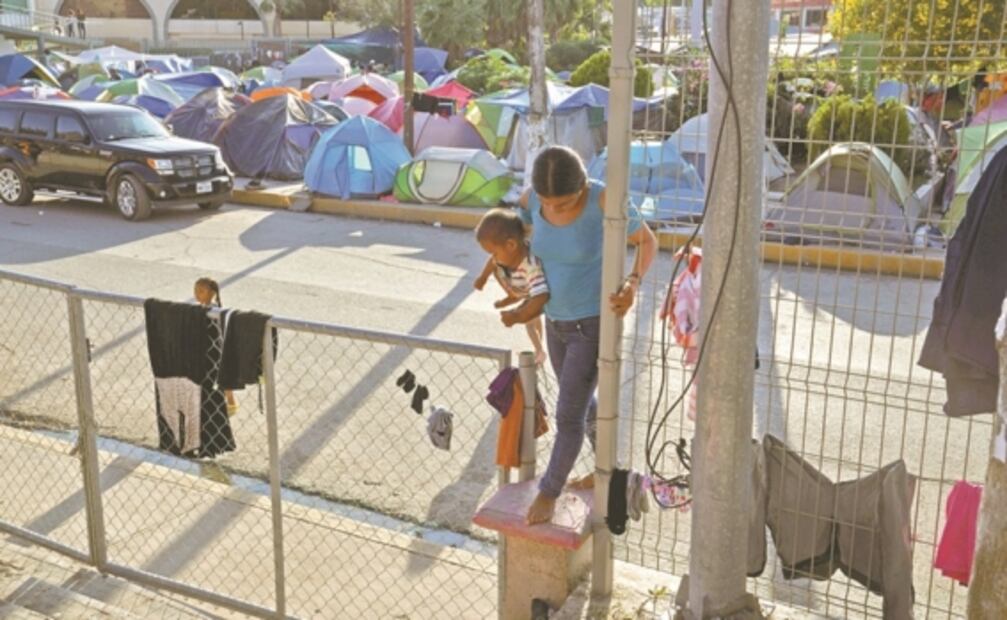 Atrapados. Migrantes pasan de las sonrisas a la angustia