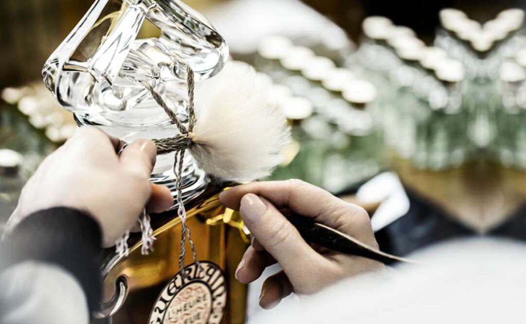 Antiguos perfumeros en Guerlain. Pueden conseguir esencias legendarias desde 200 euros. (Foto: Cortesía Guerlain)