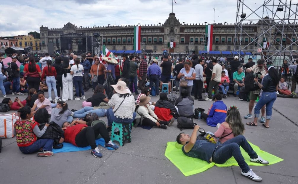 Mexicanos se reúnen en el Zócalo de la CDMX para acompañar a la presidenta Claudia Sheinbaum en su primer Grito de Independencia(15/09/25). Foto: Fernanda Rojas/EL UNIVERSAL
