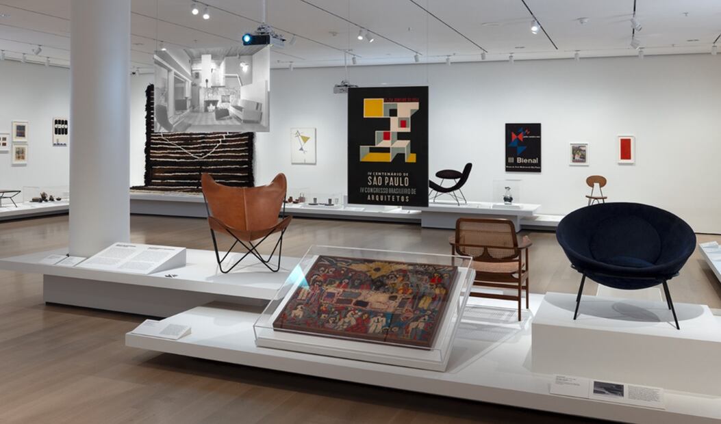 La exposición "Crafting Modernity: Design in Latin America, 1940–1980". Foto: Vía MoMa.