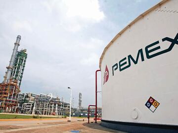 Califica Moody's a Pemex con B1, pero con perspectiva negativa
