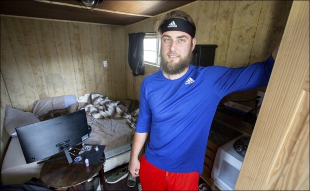 Conoce al pitcher de los Cubs que vive en una casa rodante