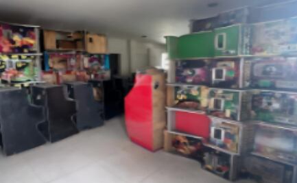 Aseguran más de 300 máquinas tragamonedas y armas en Culiacán; bodega operaba como centro de juegos clandestinos