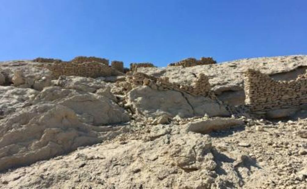 Descubren asentamiento enigmático que alberga pinturas rupestres y tumbas