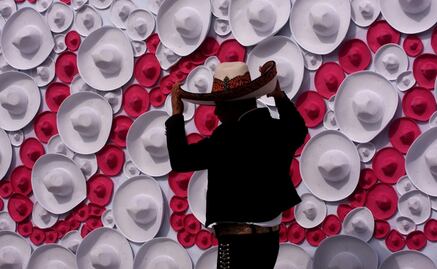 Guadalajara logra Récord Guinness con mosaico gigante de sombreros charros