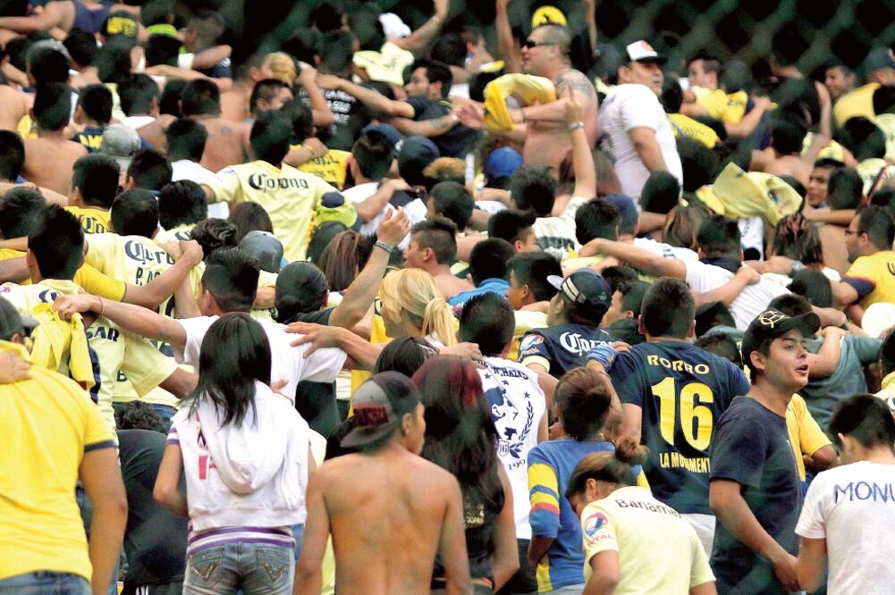 ‘La Monumental’ lució frustrada y molesta, a tal grado que le dio la espalda a su equipo ante el segundo descalabro de la temporada (CARLOS MEJÍA. EL UNIVERSAL)