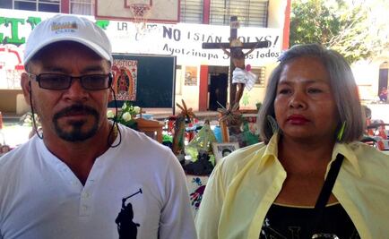 Padres de Ayotzinapa inician gira por 43 ciudades de EU