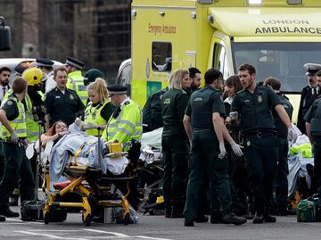 Confirman 4 muertos y 20 heridos tras atentado en Parlamento británico
