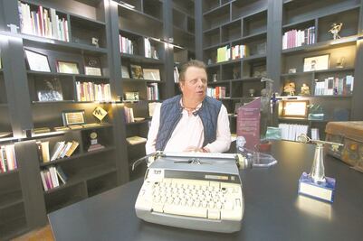 La Fundación "Elena Poniatowska" cerrará ante quiebra