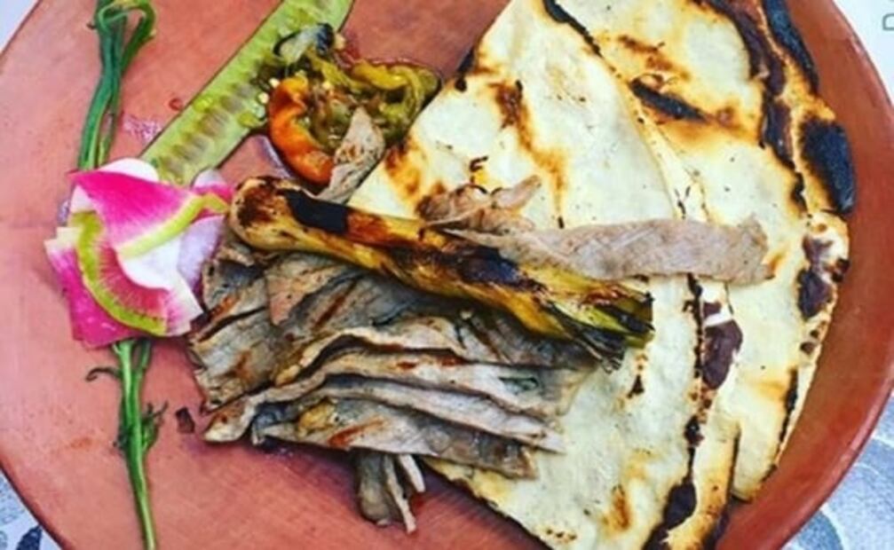 Esta pizzería cadena anunció su versión de tlayuda y así responden los oaxaqueños