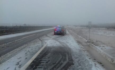 Cierran tramo carretero por nevadas en Baja California