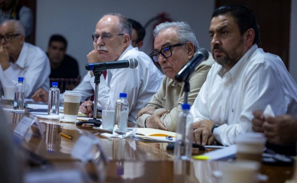 El Secretario Julio Berdegué explicó que se va analizar cada una de las propuestas y puntos de vista vertidos, para entregar a la presidenta.
Foto: Especial.