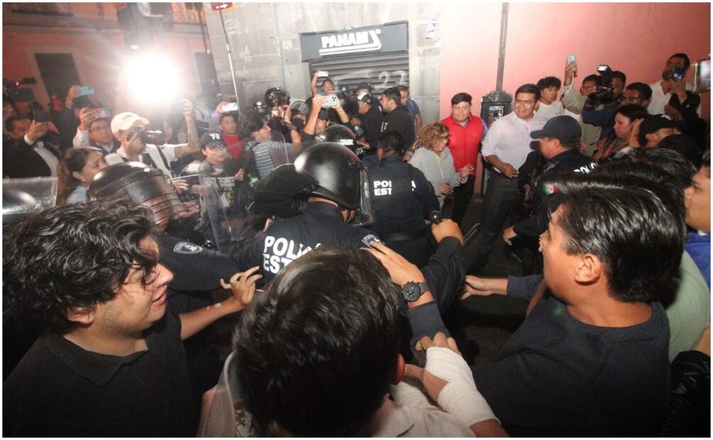 Puebla se suma a aprobación de la reforma judicial en medio de protestas externas afuera del Congreso estatal. Foto: Omar Contreras / EL UNIVERSAL