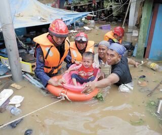 Indonesia cuenta a sus muertos tras anegaciones