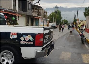 Sujeto armado asalta a cuentahabientes dentro de un banco de Hidalgo; hay 4 afectados