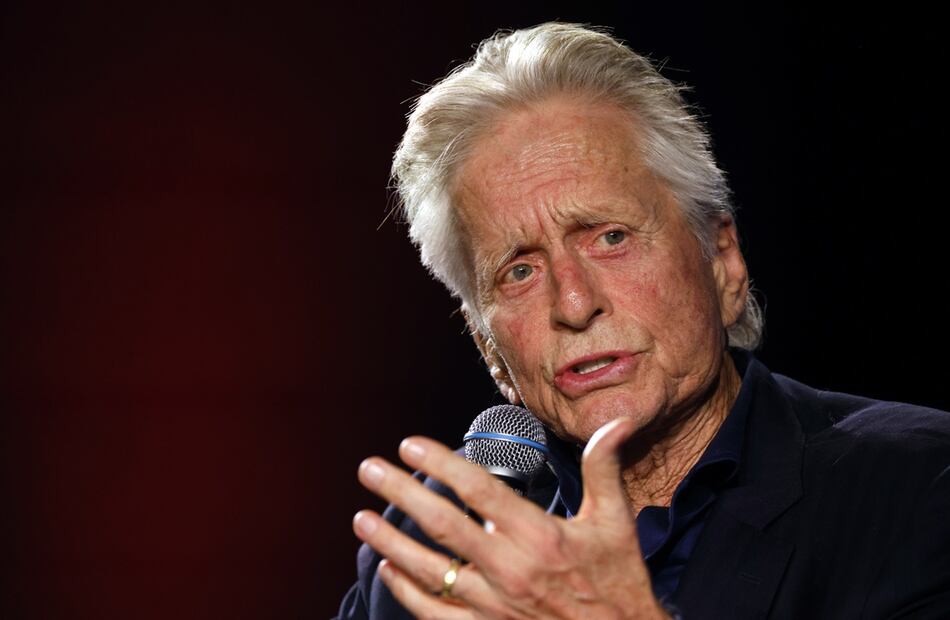 Michael Douglas estuvo presente en la 76° edición del Festival de Cine de Cannes.
Foto: EFE / AFP, Guillaume Horcajuelo