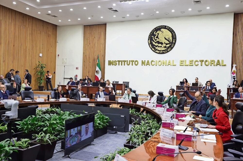 La discusión de dos propuestas para buscar una salida a la falta de nombramientos en áreas clave del INE derivó en señalamientos entre consejerías. Foto: archivo/EL UNIVERSAL