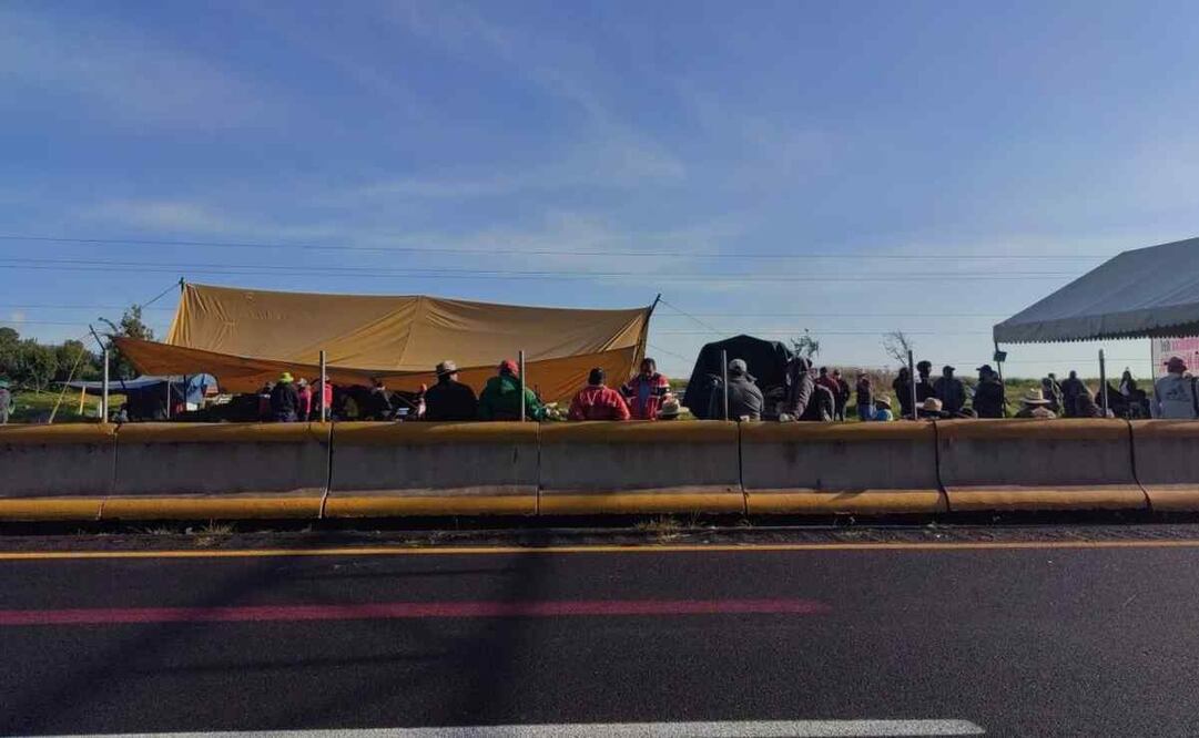 Al no llegar a un acuerdo ayer con representantes del gobierno federal, decidieron mantener el bloqueo. Foto: Especial