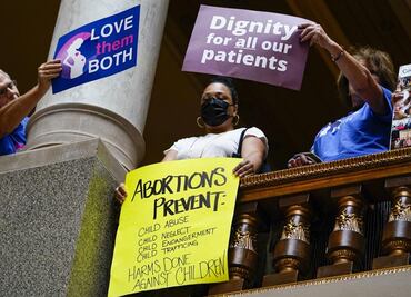 Bloquean prohibiciones al aborto en Wyoming y Dakota del Norte que entren en vigor esta semana