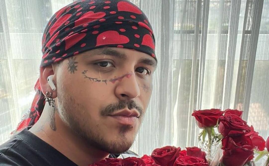 Christian Nodal está en proceso de borrarse los tatuajes que se hizo en el rostro. Foto: Instagram nodal.