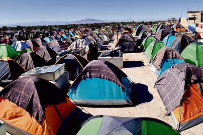 Deportados dan cobijo a haitianos en Mexicali
