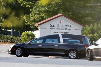 Funeral de Bobbi Kristina, con fans pero sin Gordon