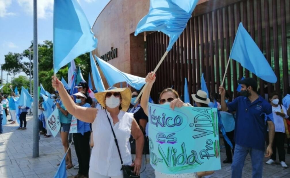 Grupos conservadores protestan en Quintana Roo contra la SCJN por fallos sobre el aborto