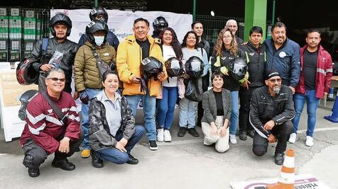 Comienza Semovi entrega de cascos certificados