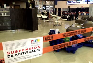 Colocan sellos de suspensión en cines de Plaza Satélite