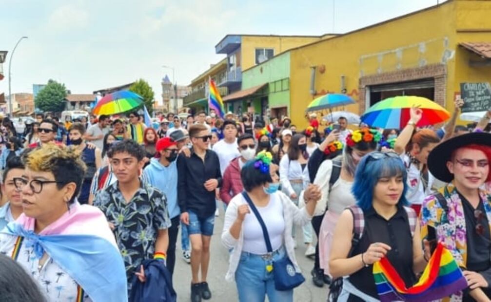 Metepec vive su primera marcha del Orgullo LGBTTTI+ con música, colores y carros alegóricos