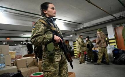 Mujeres ucranianas despiertan sus "espíritus heroicos" para luchar contra las tropas rusas