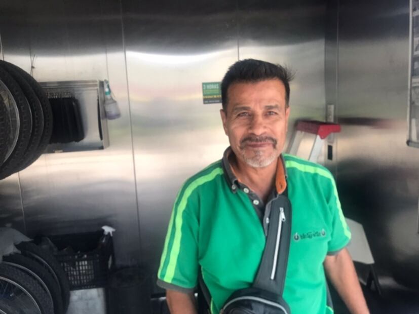 "Si ponen otra, que la cuiden", piden vendedores y transeúntes sobre palmera de Paseo de la Reforma 