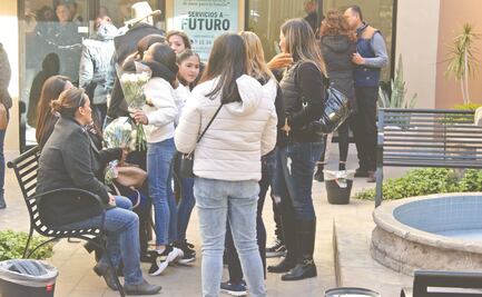 “Para mí es una heroína”: así despidieron a maestra de Colegio Cervantes