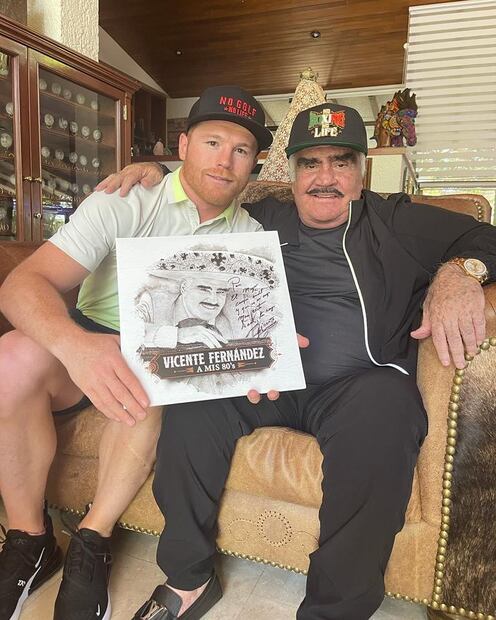 Canelo Álvarez y Vicente Fernández se conocieron personalmente unos meses antes de que el cantante falleciera en diciembre de 2021. Fuente: Instagram @canelo