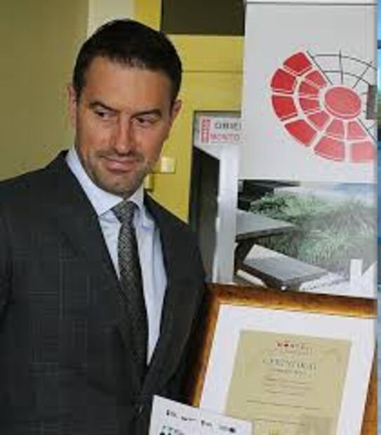 Él es Piotr Szczerek, el empresario polaco que arrebató la gorra de Kamil Majchrzak a un niño en el US Open. Foto: X