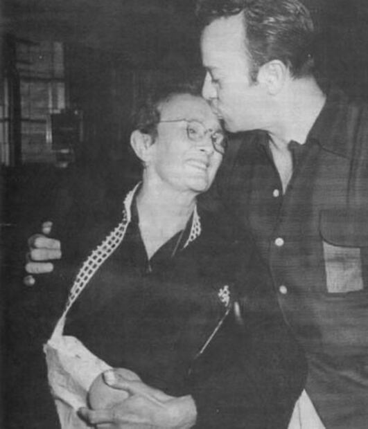 De la pobreza a poder comprar carros del año, así le tocó vivir a Pedro Infante