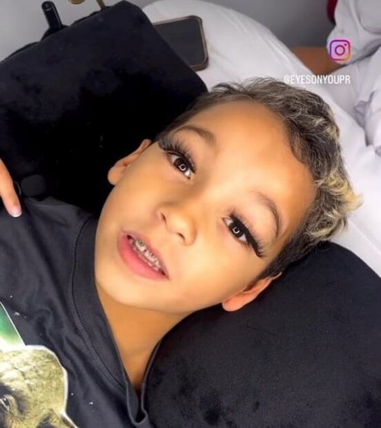 "Mentes podridas", ex de Anuel se defiende de las críticas por ponerle pestañas a su hijo