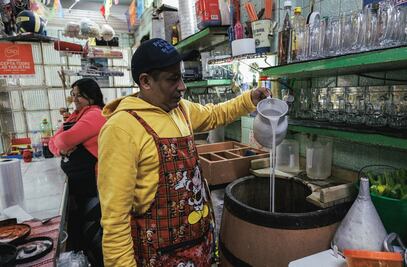 El pulque y las pulquerías, entre la resistencia y la tradición
