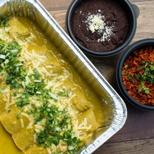 Prepara enchiladas suizas para el desayuno  