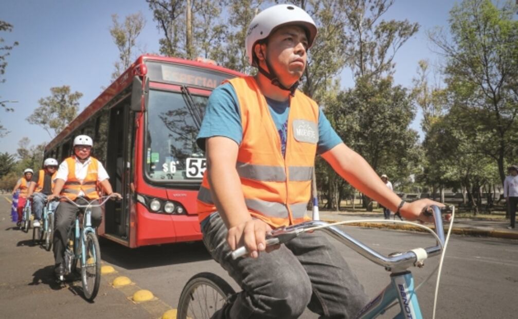Capacitan a operadores de la Línea 7 del Metrobús sobre cultura ciclista
